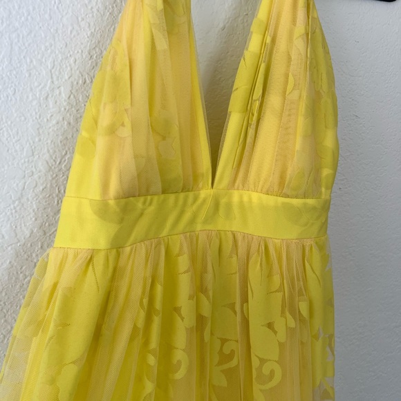 Luxxel | Lace Mesh Maxi Dress | Yellow | Small - Picture 7 of 13